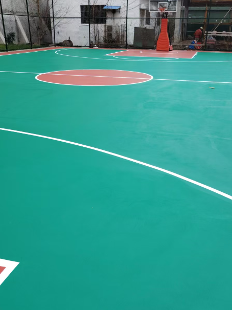苍南 球场长期使用易出现地面开裂